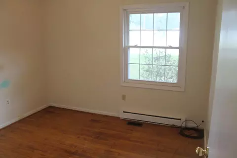 Bedroom - 114 Cliffview Dr, Covington, VA 24426 photo 5 of 8