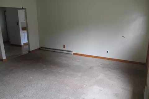 Living - 114 Cliffview Dr, Covington, VA 24426 photo 2 of 3