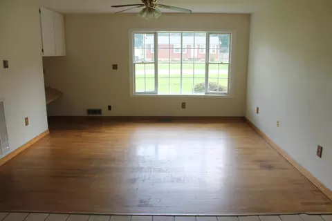 Living - 114 Cliffview Dr, Covington, VA 24426 photo 3 of 3