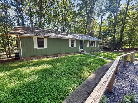 200 Retreat Ln, Huddleston, VA 24104