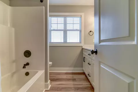 Bath - 1610 Wells Rd, Bedford, VA 24523 photo 6 of 8