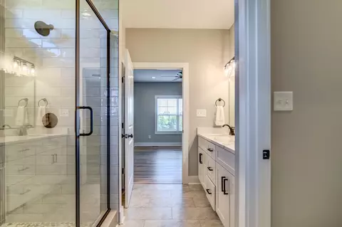 Bath - 1610 Wells Rd, Bedford, VA 24523 photo 5 of 8