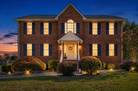 122 Yorktown Rd, Troutville, VA 24175