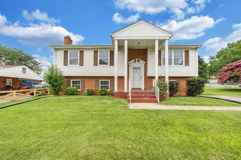 504 Mcgeorge Dr, Vinton, VA 24179
