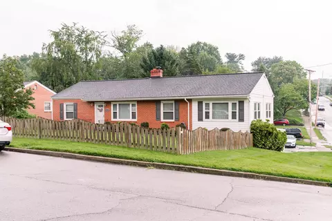 2520 Fairway Dr SW, Roanoke, VA 24015