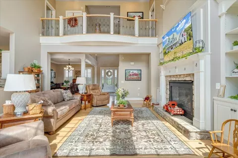 Living - 544 Pico Rd, Buchanan, VA 24066 photo 8 of 12