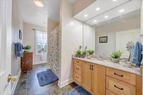 Bath - 544 Pico Rd, Buchanan, VA 24066 photo 8 of 14