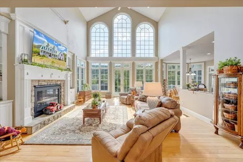 Living - 544 Pico Rd, Buchanan, VA 24066 photo 2 of 12