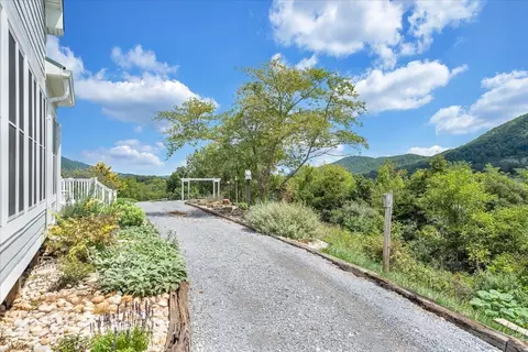 Exterior - 544 Pico Rd, Buchanan, VA 24066 photo 21 of 42