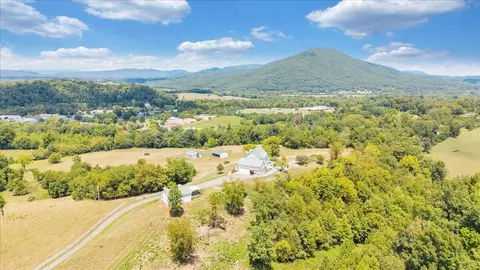 View/Area - 544 Pico Rd, Buchanan, VA 24066 photo 2 of 9