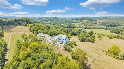 View/Area - 544 Pico Rd, Buchanan, VA 24066 photo 3 of 9