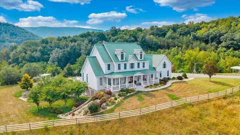 Exterior - 544 Pico Rd, Buchanan, VA 24066 photo 5 of 42