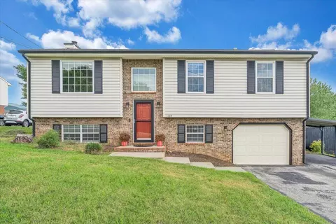 1104 Christy Cir, Salem, VA 24153
