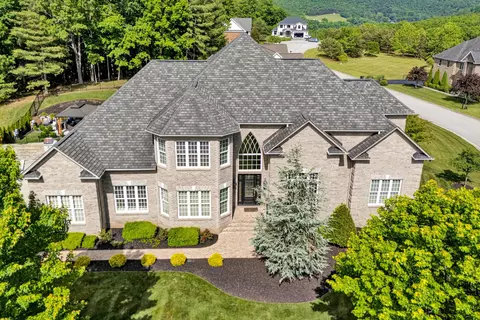 3846 Eagle Crest Dr, Roanoke, VA 24018 photo 2