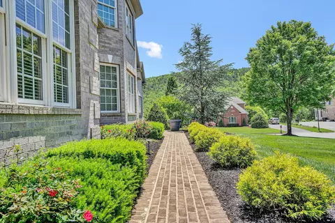 3846 Eagle Crest Dr, Roanoke, VA 24018 photo 5