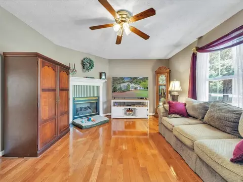 Living - 446 Ellsworth Ct, Ridgeway, VA 24148 photo 2 of 4