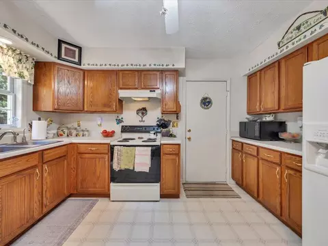 Kitchen - 446 Ellsworth Ct, Ridgeway, VA 24148 photo 4 of 7