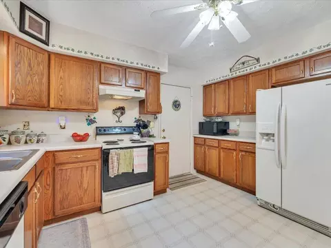 Kitchen - 446 Ellsworth Ct, Ridgeway, VA 24148 photo 6 of 7