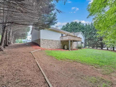 Exterior - 446 Ellsworth Ct, Ridgeway, VA 24148 photo 6 of 11