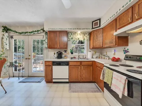 Kitchen - 446 Ellsworth Ct, Ridgeway, VA 24148 photo 3 of 7