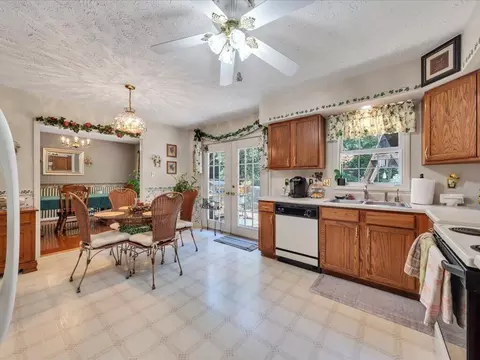 Kitchen - 446 Ellsworth Ct, Ridgeway, VA 24148 photo 5 of 7