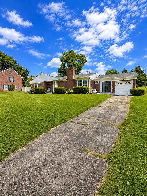 Exterior - 449 E Madison St, Covington, VA 24426 photo 4 of 9