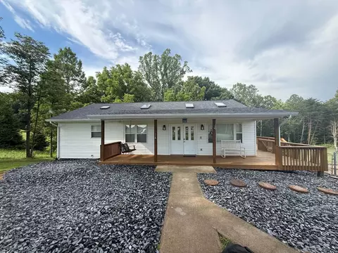 118 Crafts Church Rd, Glade Hill, VA 24092