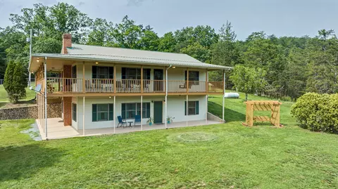 5741 Hall Rd, Catawba, VA 24070