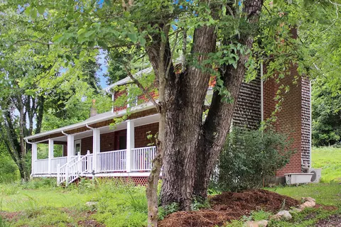 289 Huckleberry Ridge Rd NE, Floyd, VA 24091
