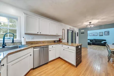 Kitchen - 59 Eagle Rdg, Roanoke, VA 24012 photo 5 of 5