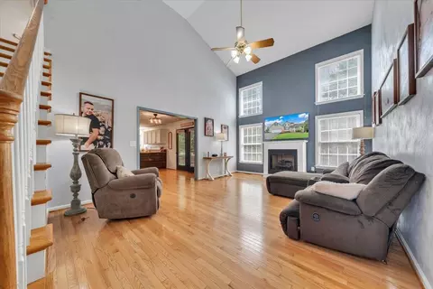 Living - 59 Eagle Rdg, Roanoke, VA 24012 photo 1 of 3