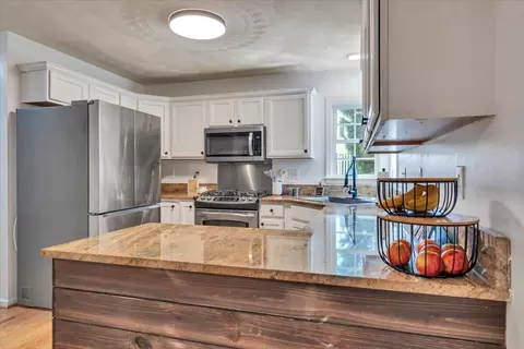 Kitchen - 59 Eagle Rdg, Roanoke, VA 24012 photo 2 of 5