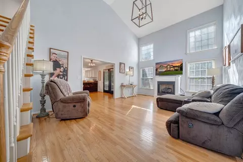 Living - 59 Eagle Rdg, Roanoke, VA 24012 photo 3 of 4
