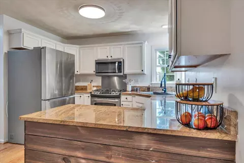 Kitchen - 59 Eagle Rdg, Roanoke, VA 24012 photo 2 of 5