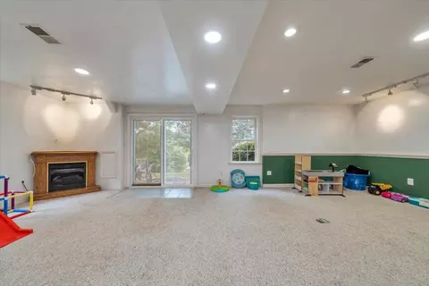 Living - 59 Eagle Rdg, Roanoke, VA 24012 photo 3 of 3