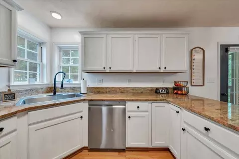 Kitchen - 59 Eagle Rdg, Roanoke, VA 24012 photo 4 of 5