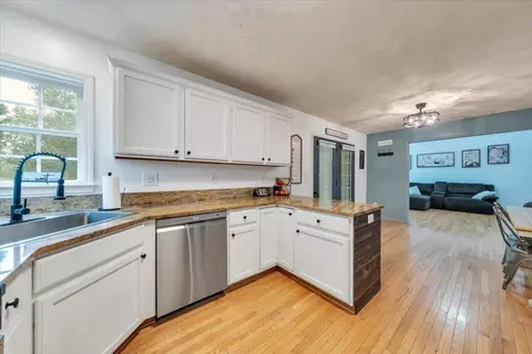 Kitchen - 59 Eagle Rdg, Roanoke, VA 24012 photo 5 of 5