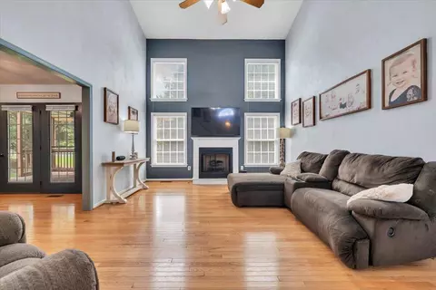 Living - 59 Eagle Rdg, Roanoke, VA 24012 photo 1 of 4