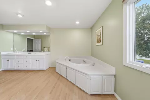 Bath - 121 Penhook Pt, Penhook, VA 24137 photo 5 of 7
