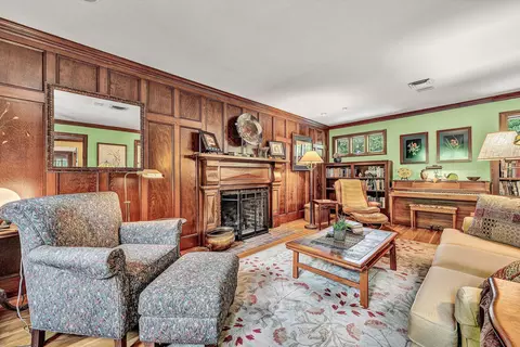 Living - 705 Beech Rd, Salem, VA 24153 photo 2 of 5