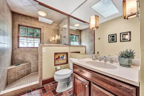 Bath - 705 Beech Rd, Salem, VA 24153 photo 1 of 3