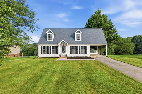 1147 Bluewater Dr, Moneta, VA 24121