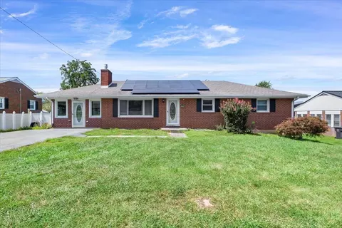 1102 Maiden Ln, Bedford, VA 24523