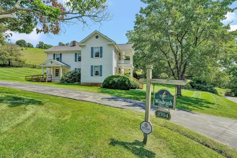 2704 Mountain Pass Rd, Troutville, VA 24175