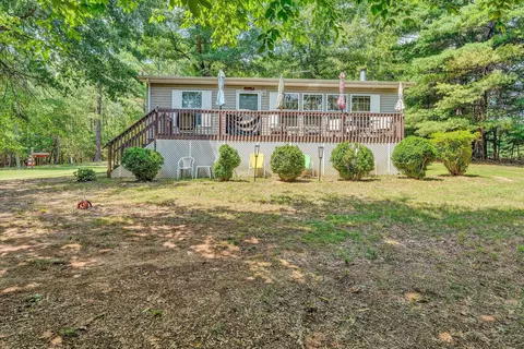 1140 Lauras Ln, Huddleston, VA 24104