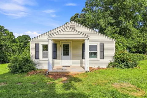 60 Chigger Ridge Ln, Rocky Mount, VA 24151