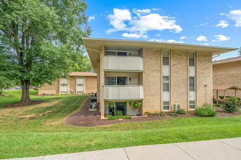 5260 Crossbow Cir UNIT 18C, Roanoke, VA 24018
