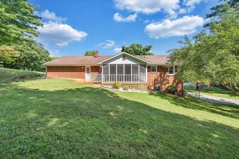 6830 Autumn Wood Ln, Roanoke, VA 24019