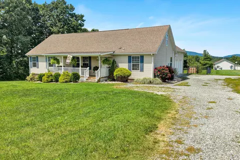 2220 Callaway Rd, Rocky Mount, VA 24151