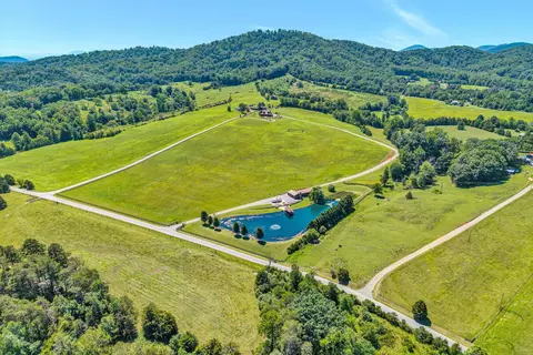 View/Area - 1237 Cochese Dr, Moneta, VA 24121 photo 7 of 15